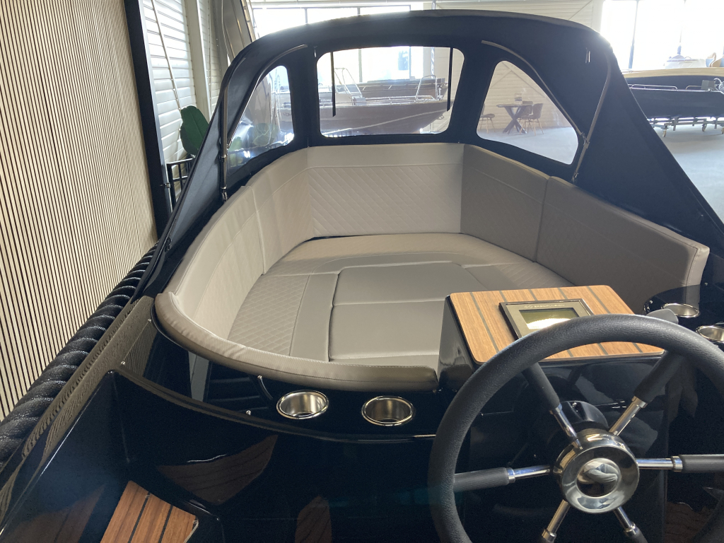 Amigo 485 S Black Edition + Navy 3.0 fluistersloep