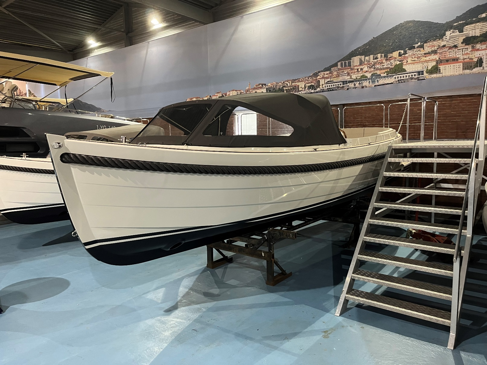 Maril 7NXT met Yanmar 80 pk in agaatgrijs komt binnen