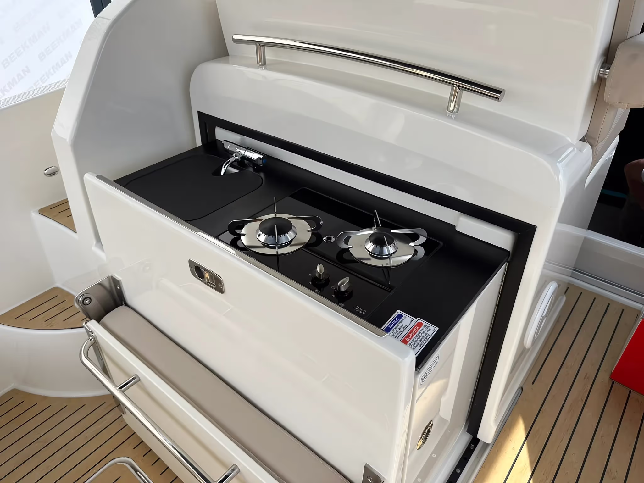 Quicksilver 875 Sundeck