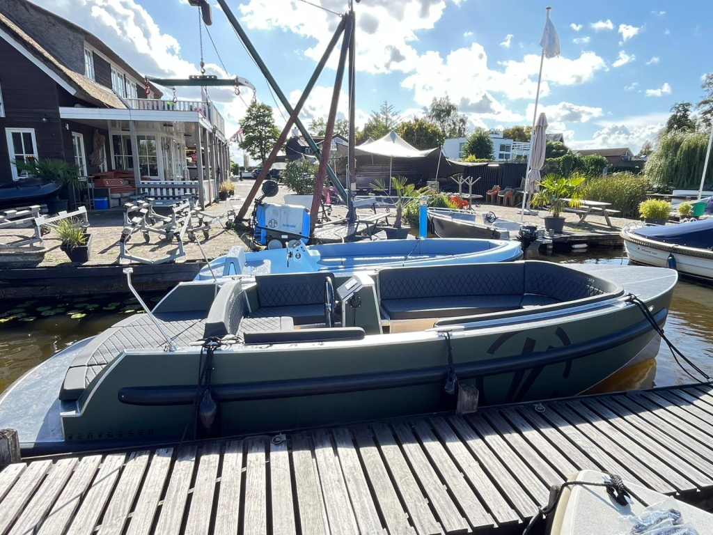 Van Vossen 650 plugin E tender aluminium elektrisch