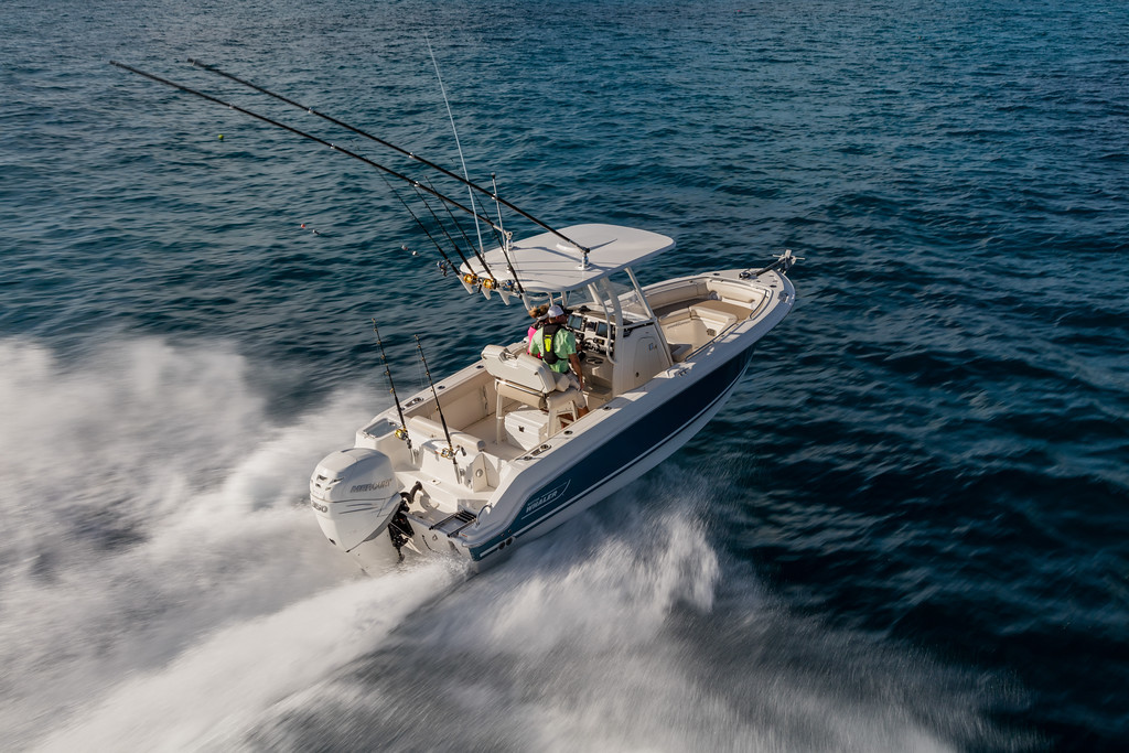 Boston Whaler 230 Outrage