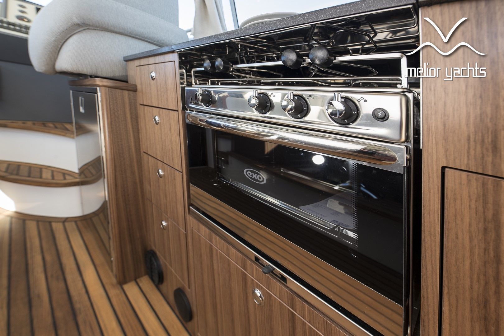 Saga 385 - Edition Walnut Interior