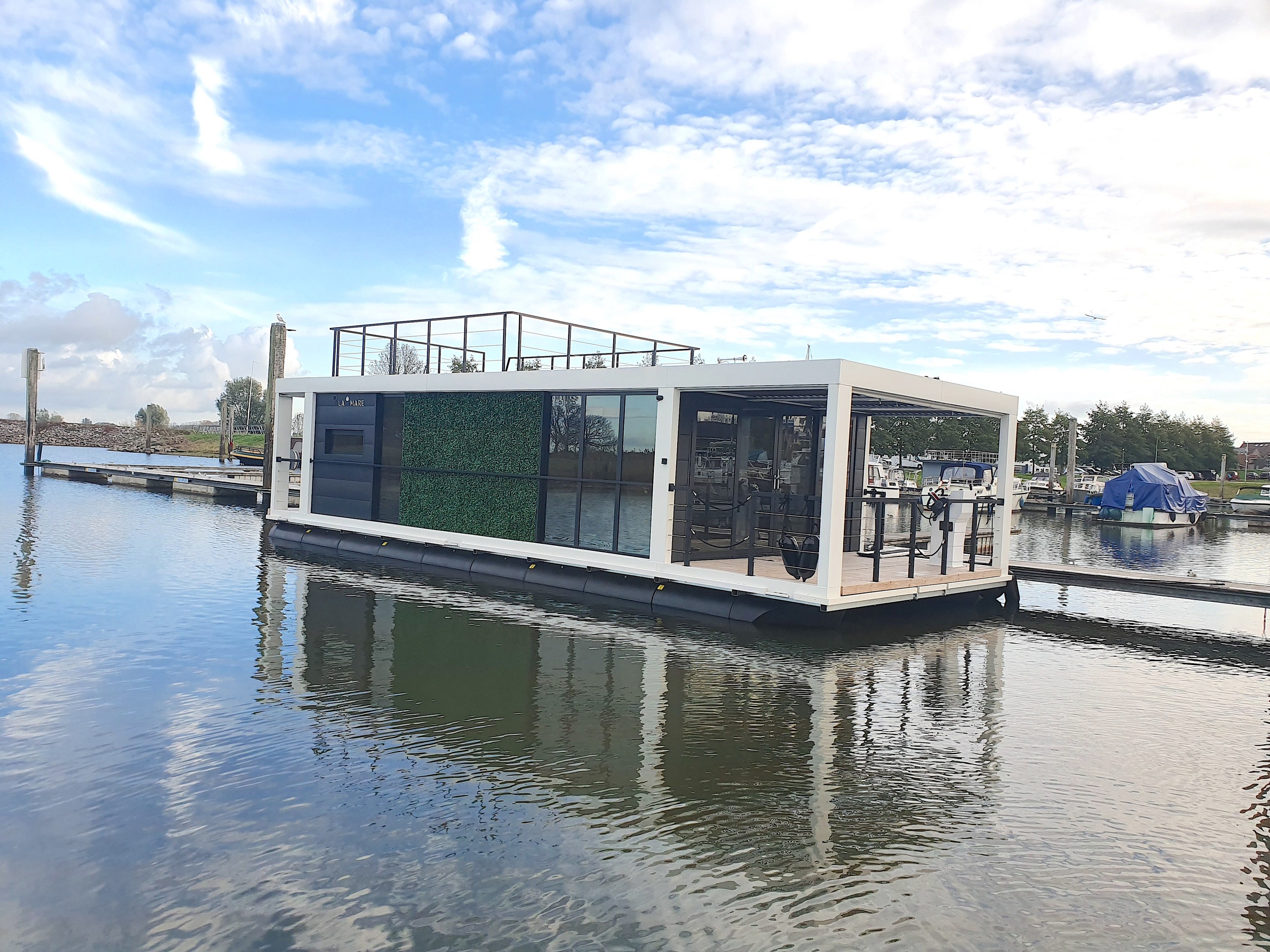 La Mare Houseboat Modern 16 ProLine