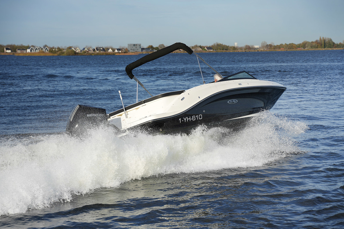 Sea Ray SPX 230 Outboard