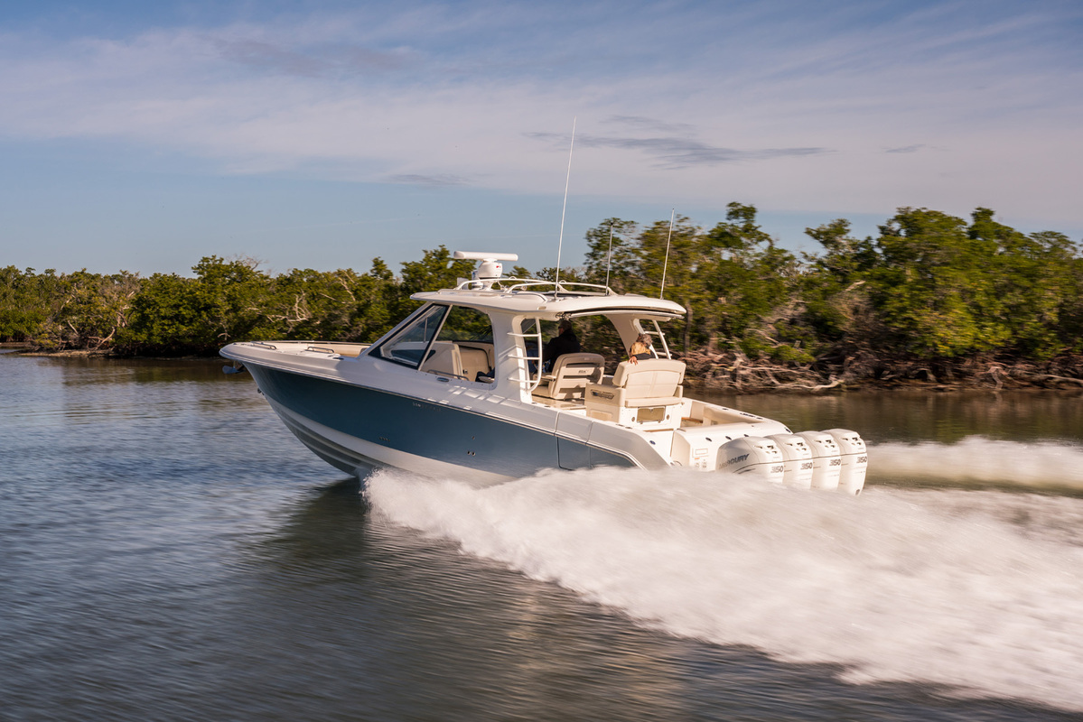 Boston Whaler 380 Realm
