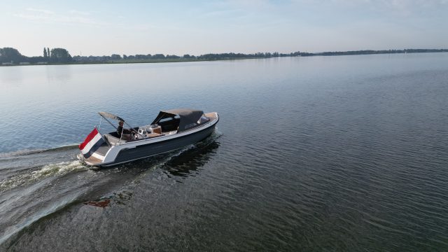 Interboat Intender 820