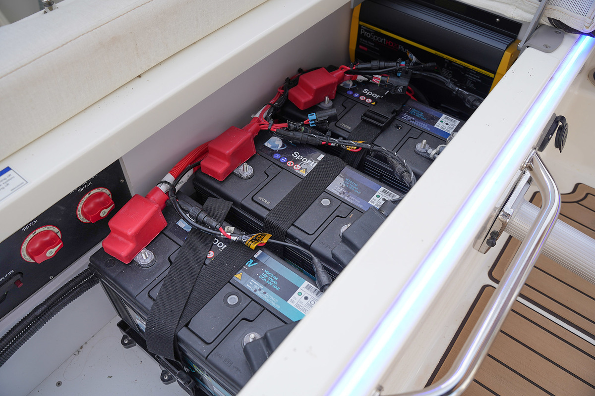 Sea Ray SDX 290 Outboard