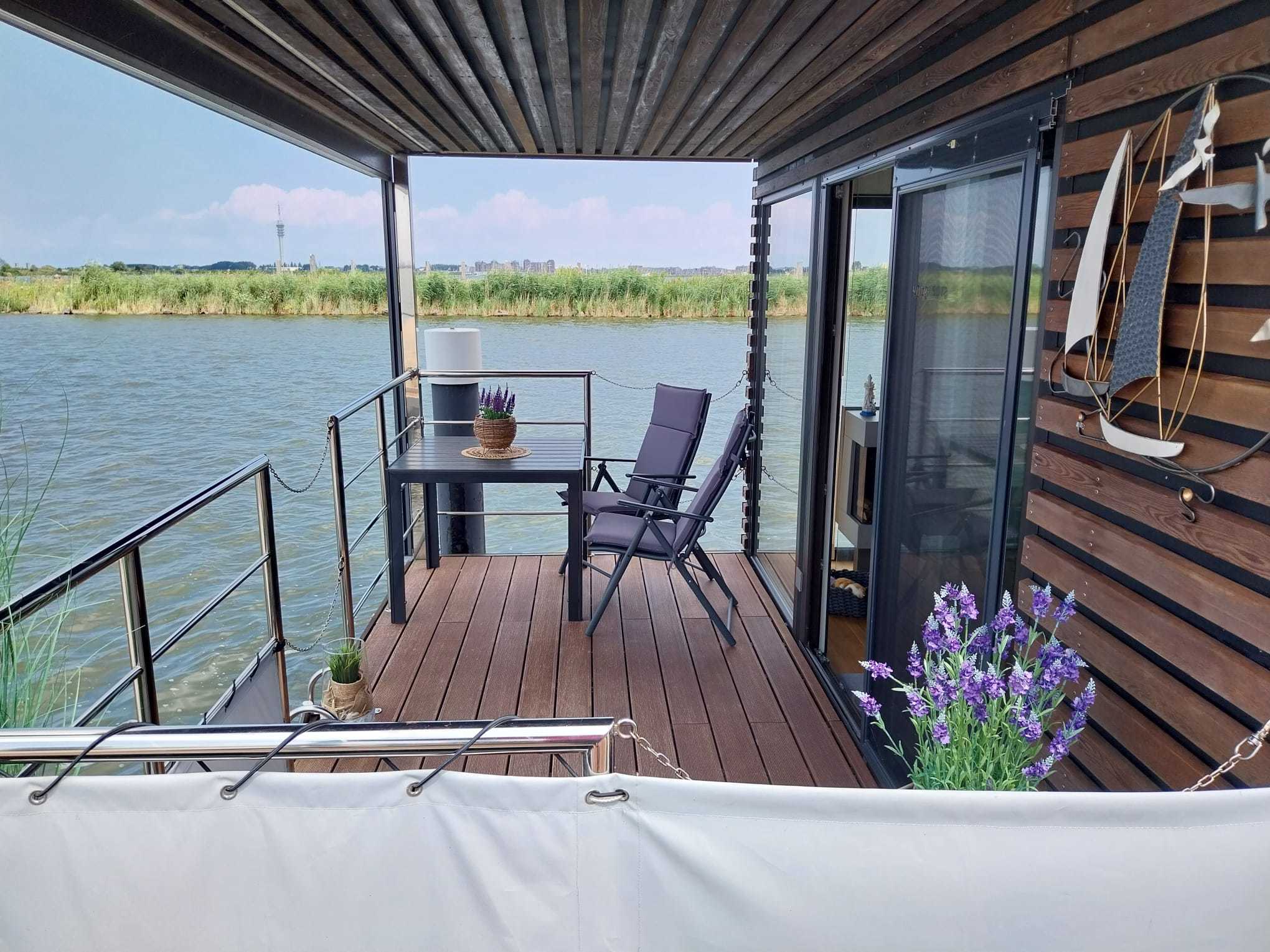 HT4 Houseboat Lelystad Ligplaats