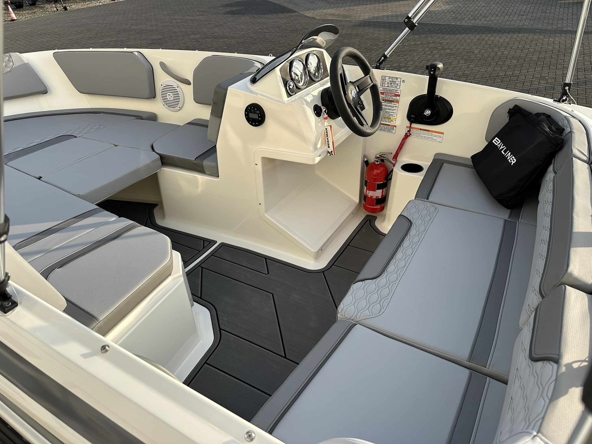 Bayliner Element M15