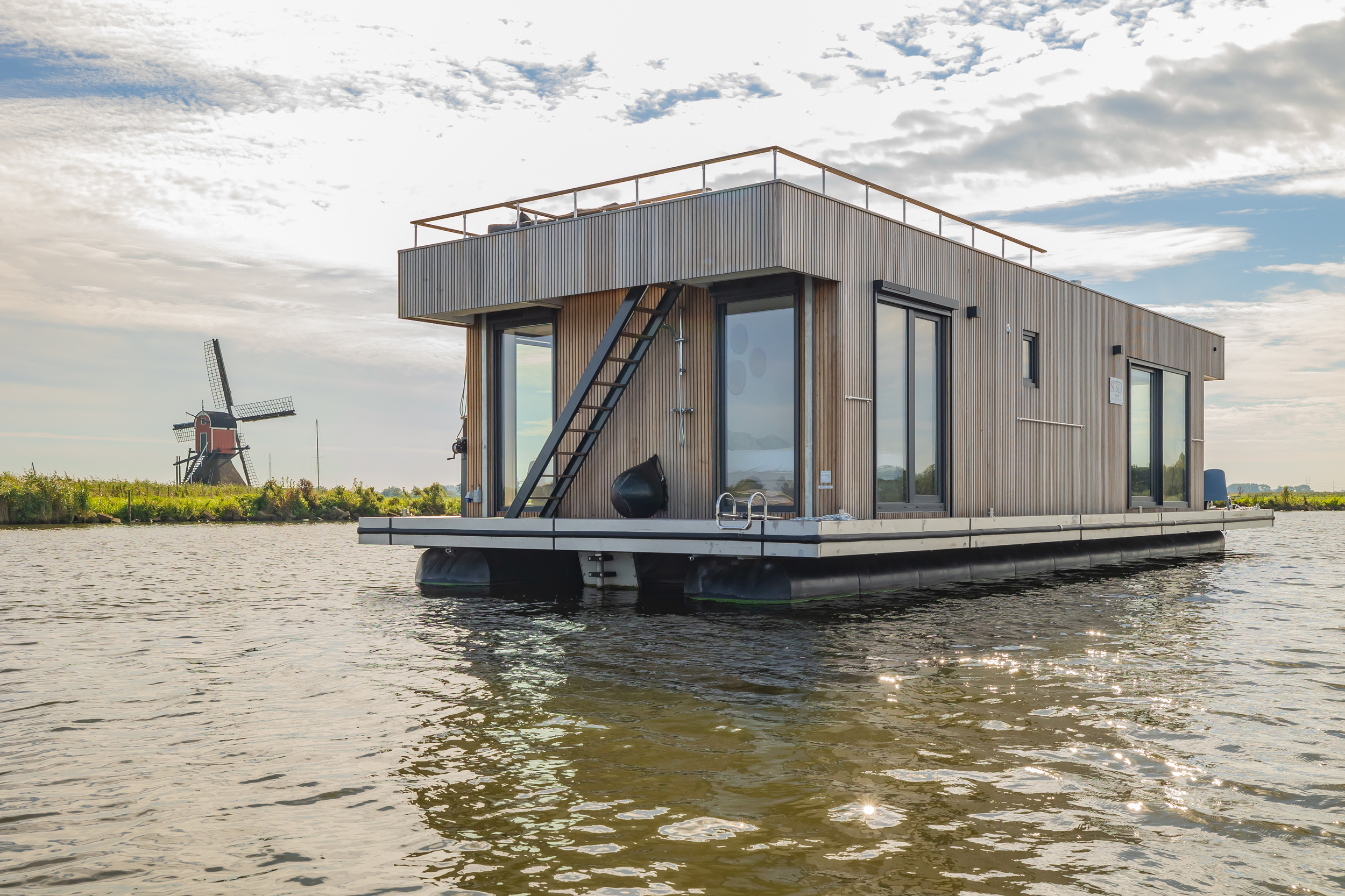 Surla (met Tender) Houseboat 15 Volledig Elektrisch With Charter