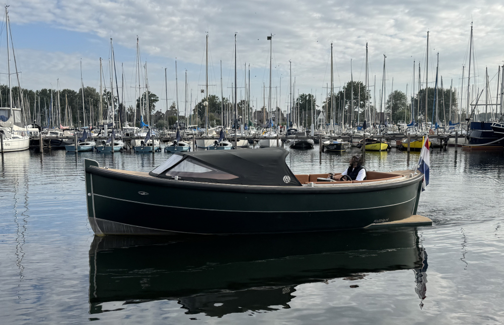AluShip E-700 sloep