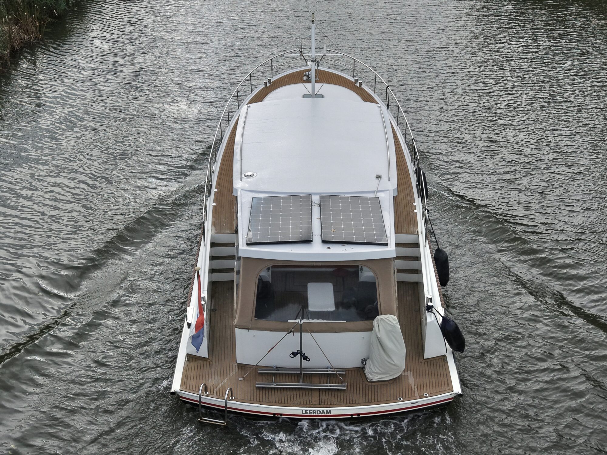 Serious Yachts Gently Low Bridge 45 Sedan