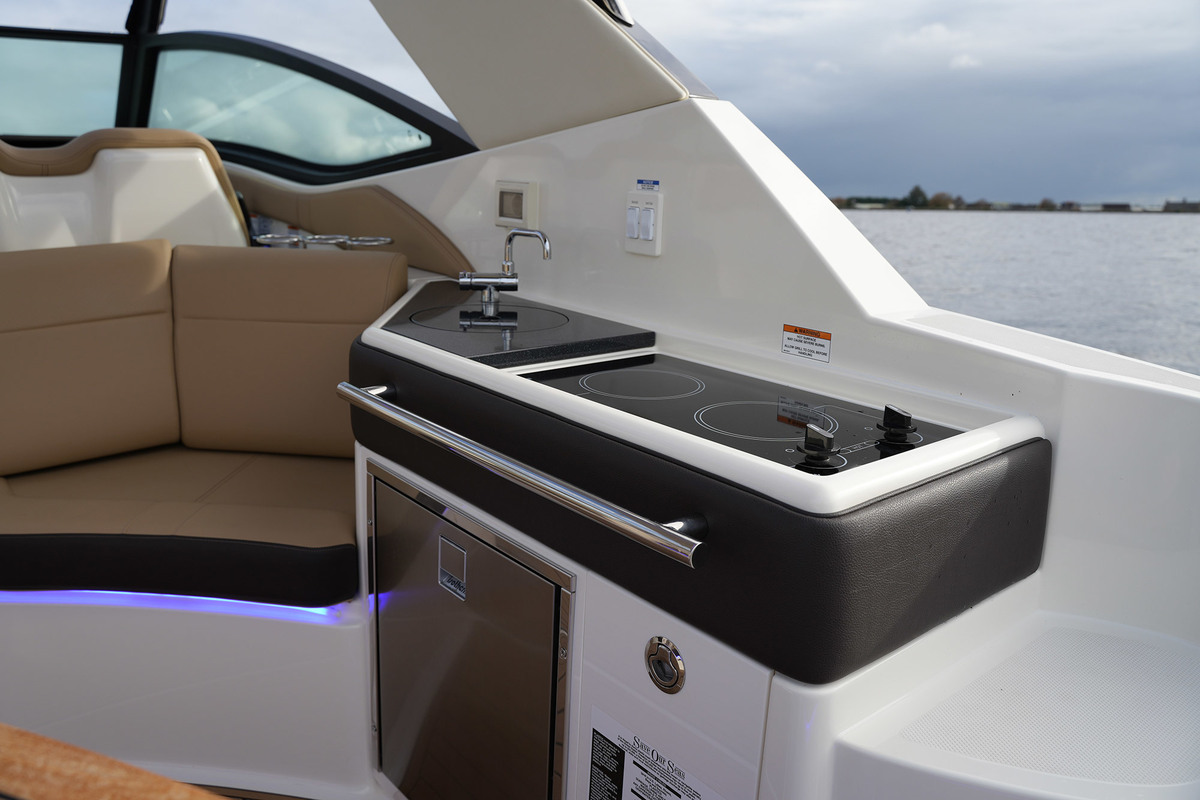 Sea Ray Sundancer 320