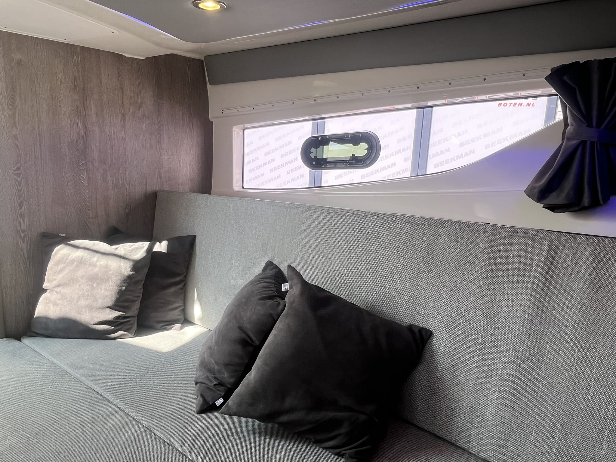 Quicksilver 875 Sundeck