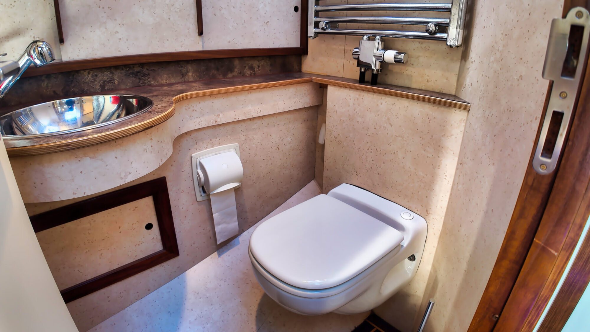 Bruce Roberts Euro 12.00 Flybridge