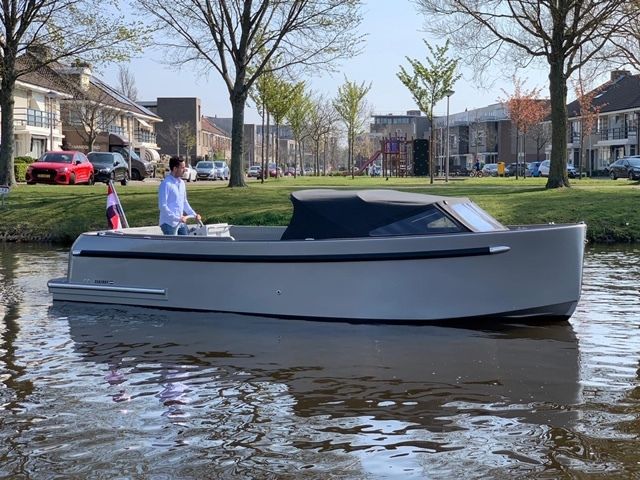 Seafury Hawker Tender 725