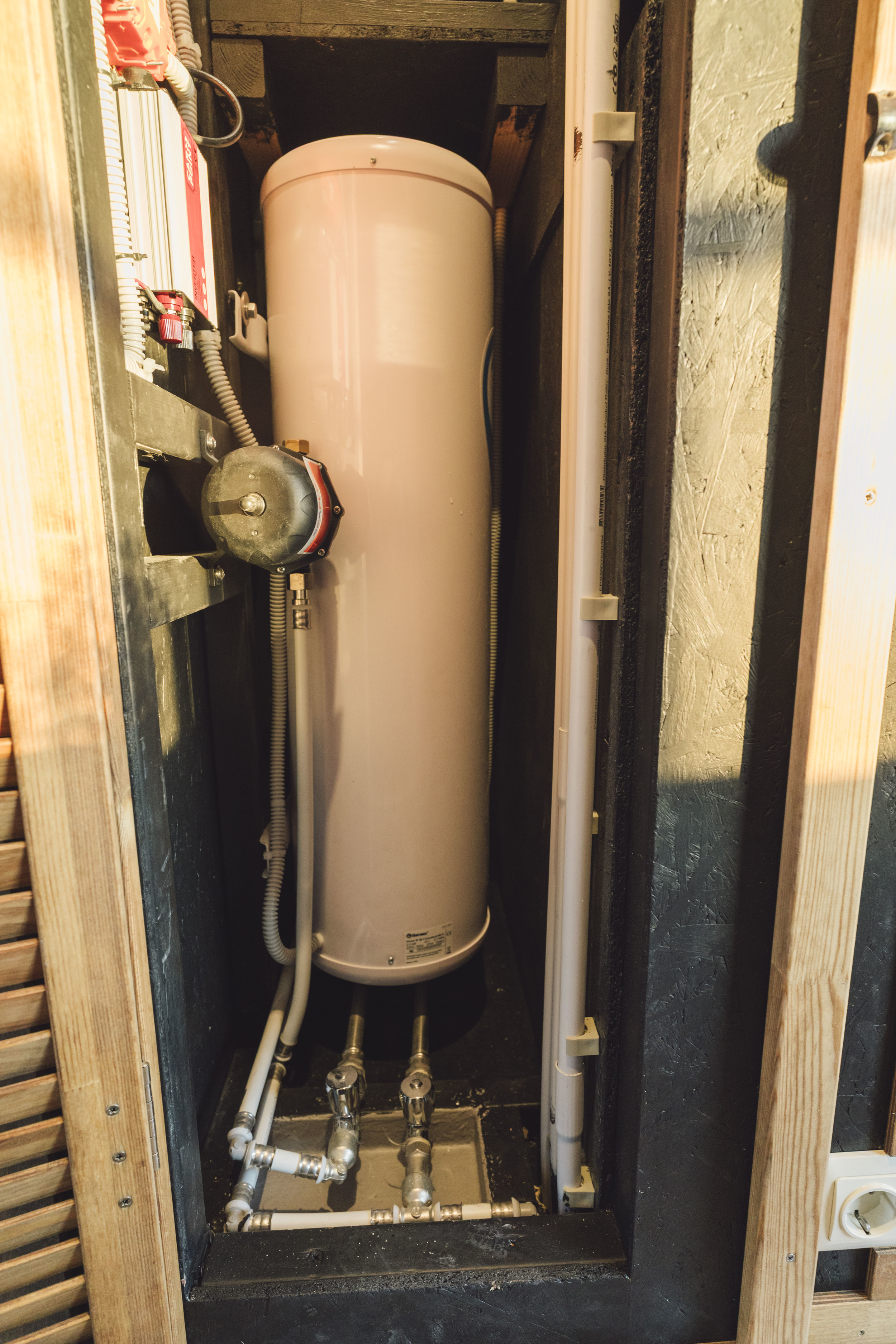 SHB Houseboat GTR 6.3