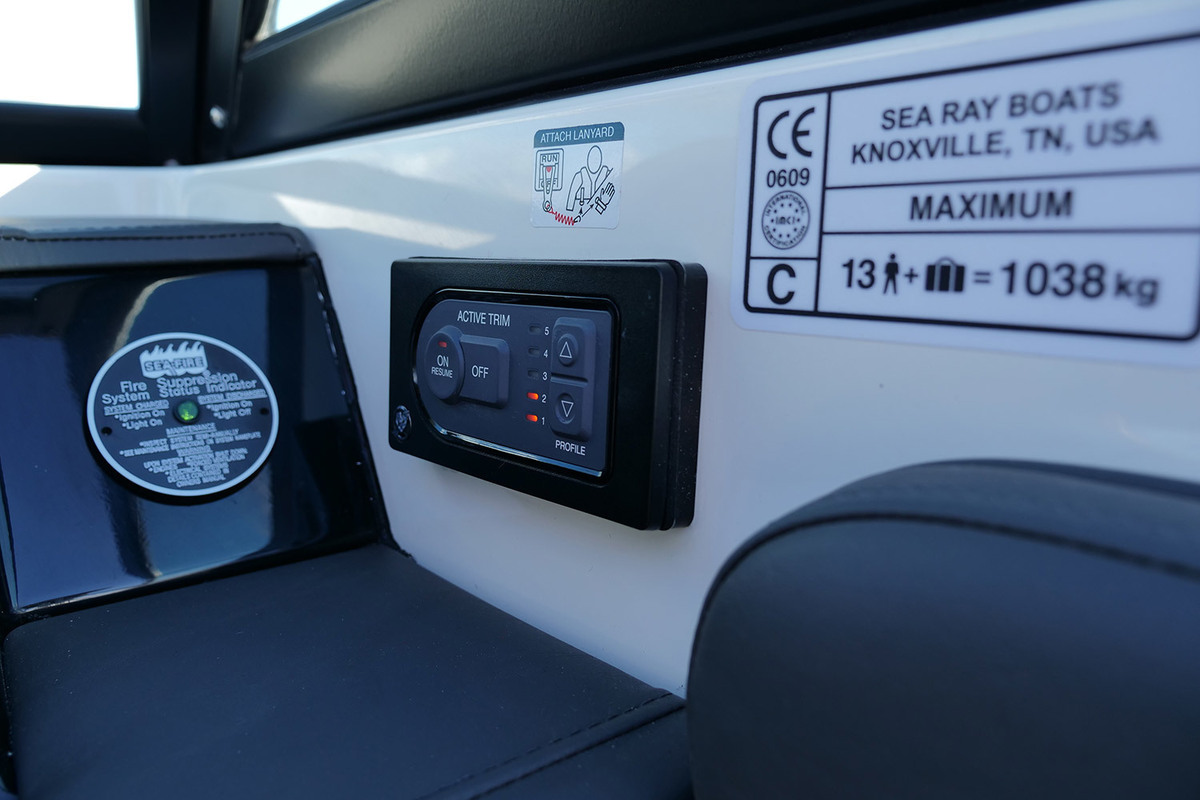 Sea Ray SPX 230