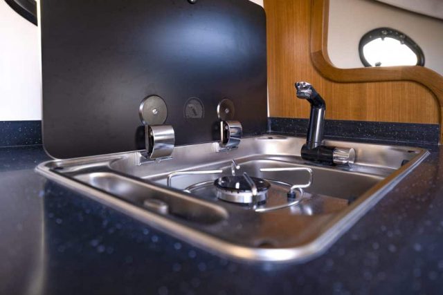 Outlaw 999 tender DE GROOTSTE SLOEPENSHOWROOM VAN NEDERLAND