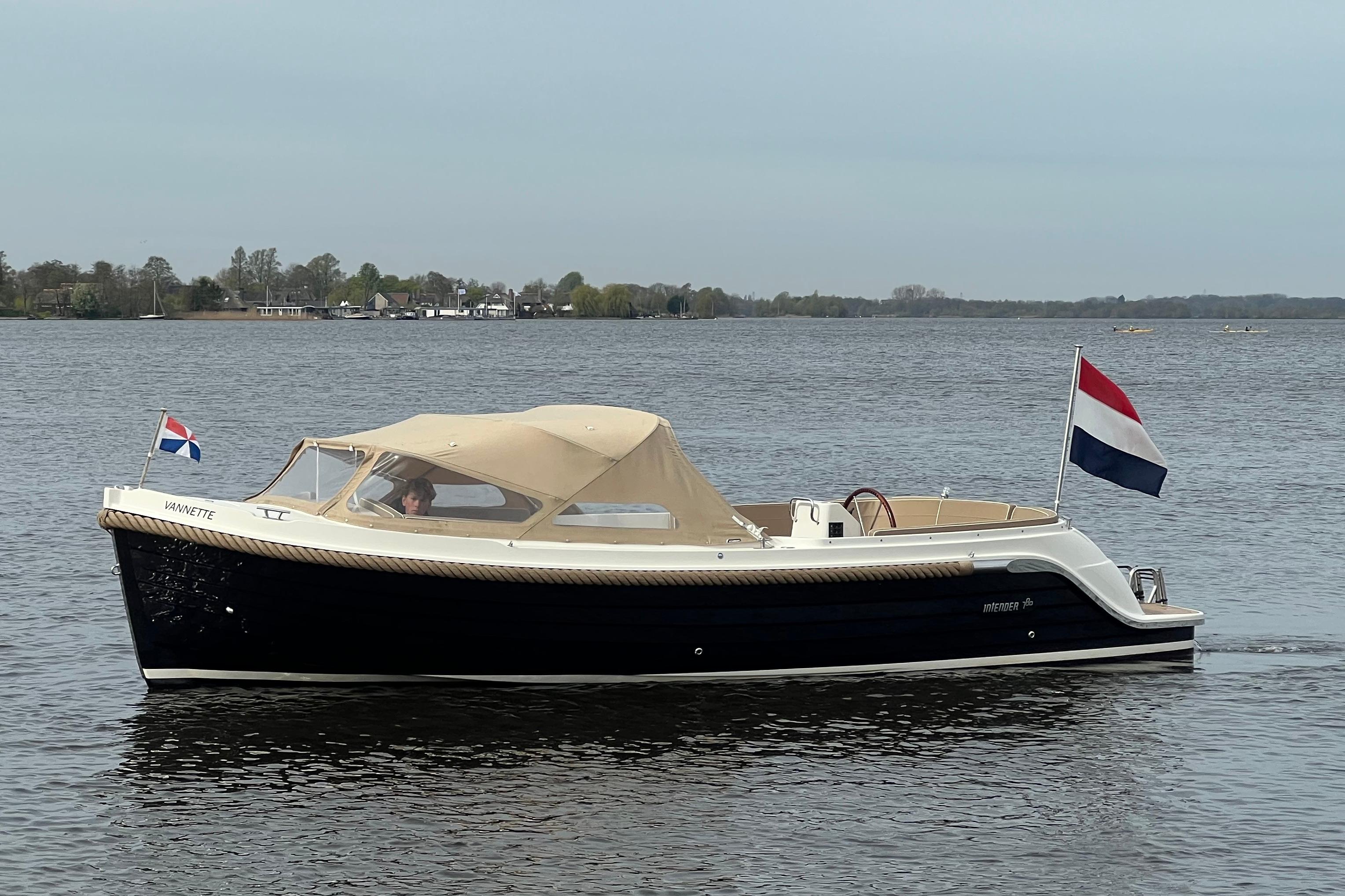 Interboat Intender 780