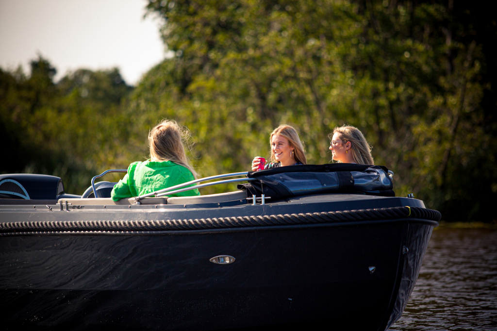 Oud Huijzer 600 Tender al 24 JAAR KWALITIEIT !!