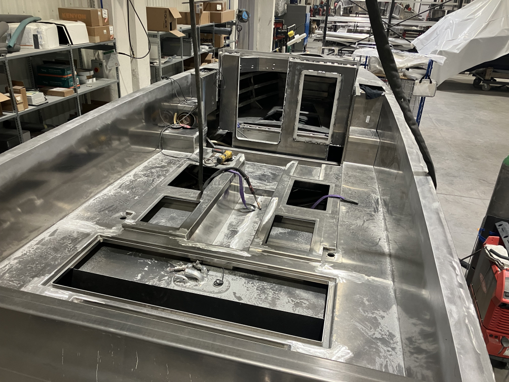 XO Boats DFNDR A8 DEMO 2025