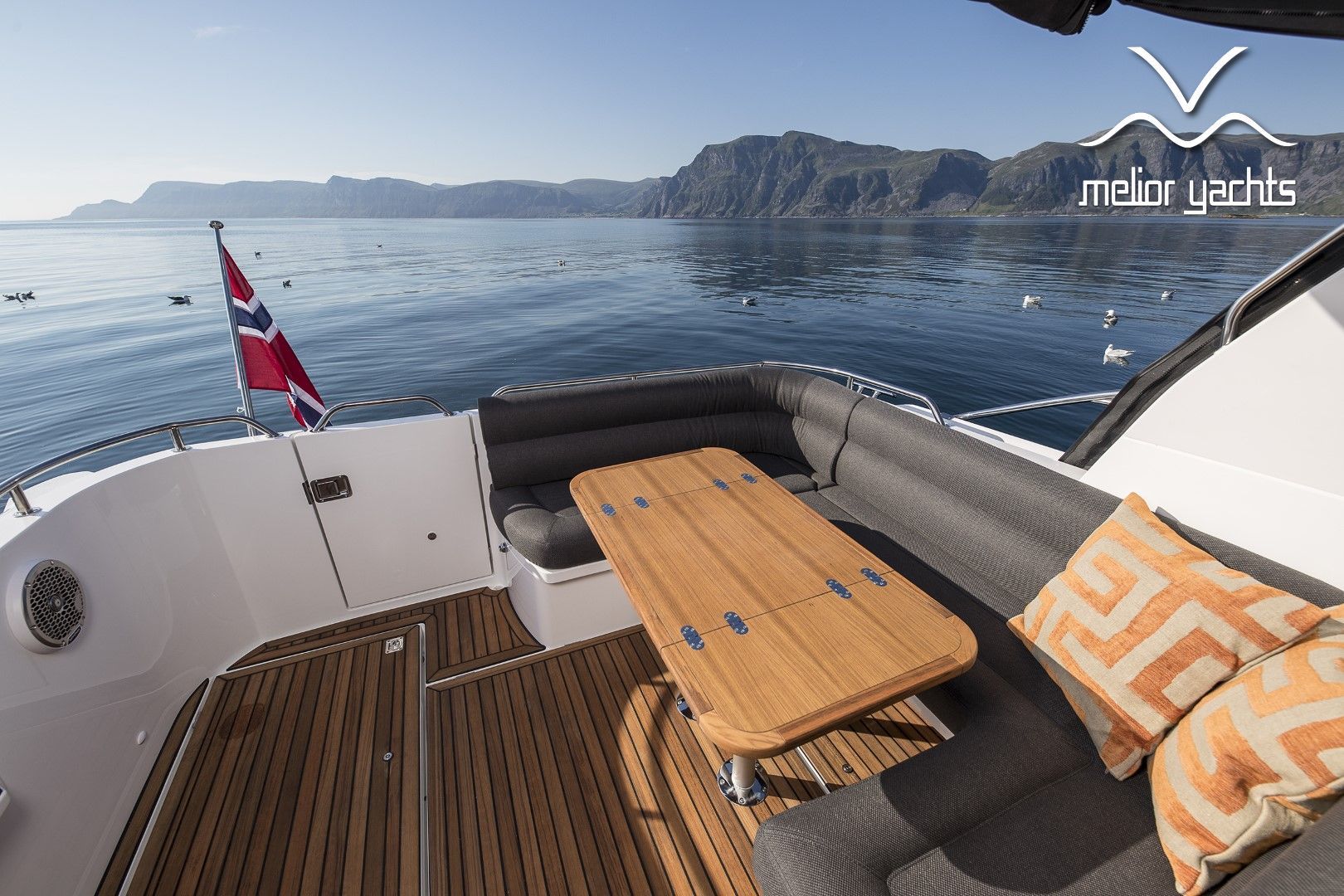 Saga 385 - Edition Walnut Interior