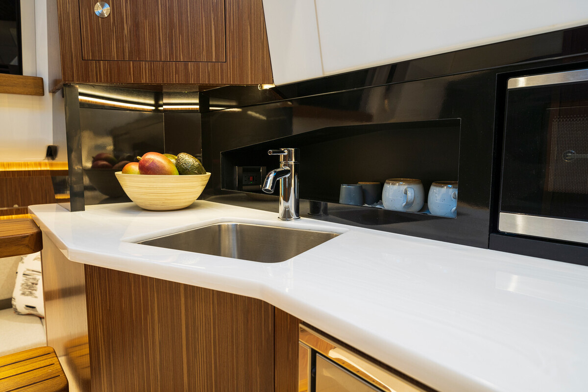 Sea Ray Sundancer 370