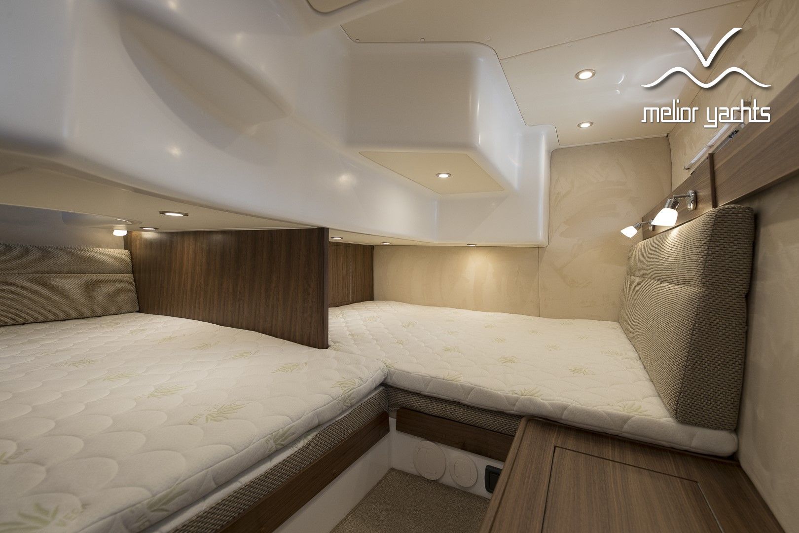 Saga 385 - Edition Walnut Interior