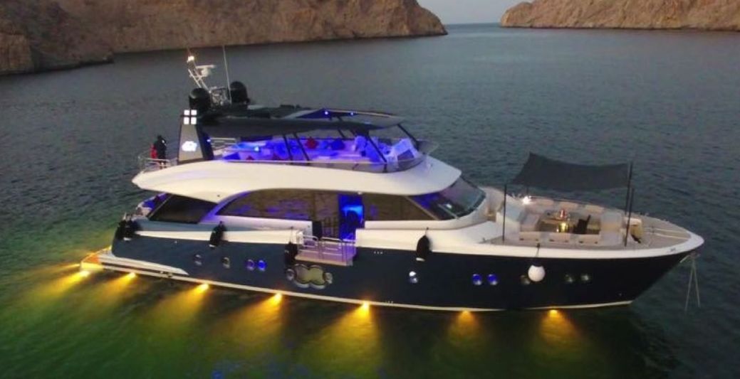 MonteCarlo Yacht 86 Flybridge