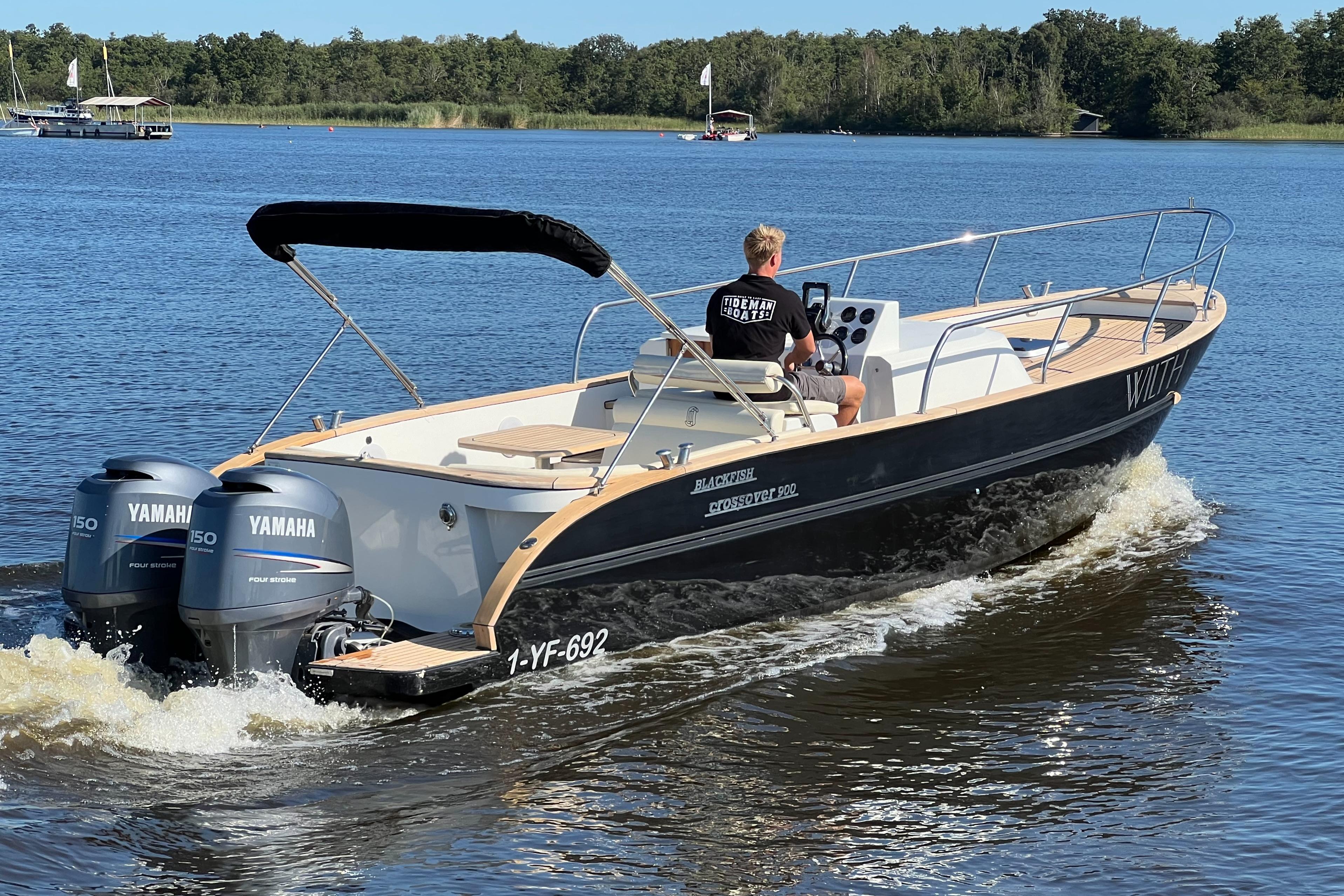 Center Console Blackfish Crossover 900