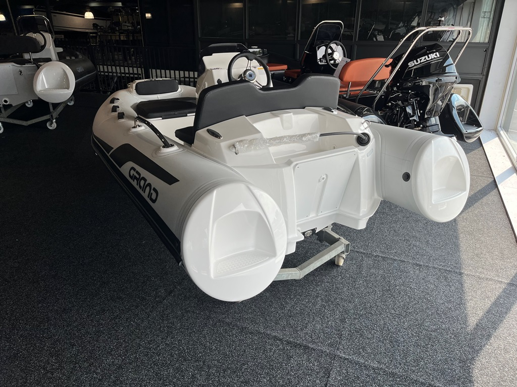 Grand Ribs Grand Golden Line G340 met Suzuki 20 pk