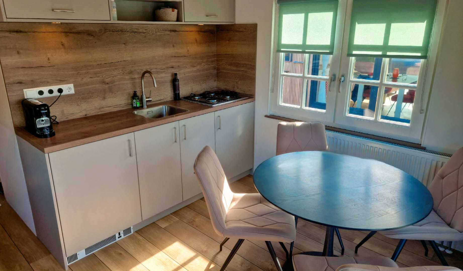 HOMESHIP Houseboat In AMSTERDAM -ZUID VaarChalet 1250D Luxe Goed Varende Houseboat