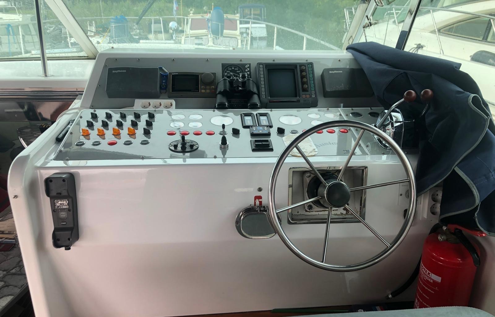 Sea Ray 400 Express Cruiser
