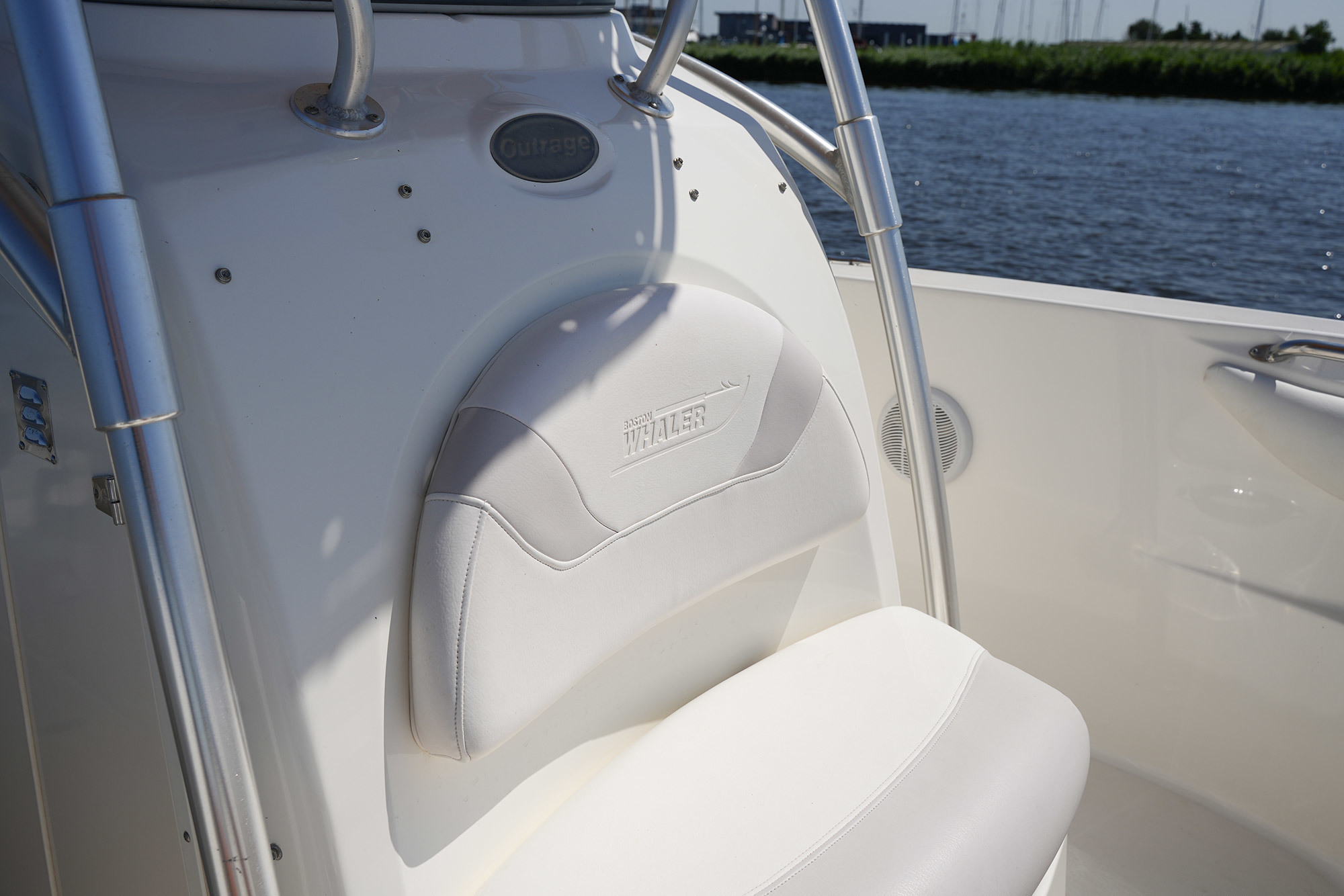 Boston Whaler 270 Outrage