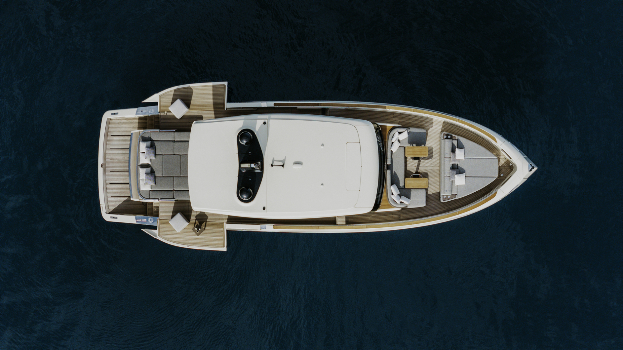 Invictus yachts Invictus ST550 met 2x 950 pk Volvo IPS direct leverbaar