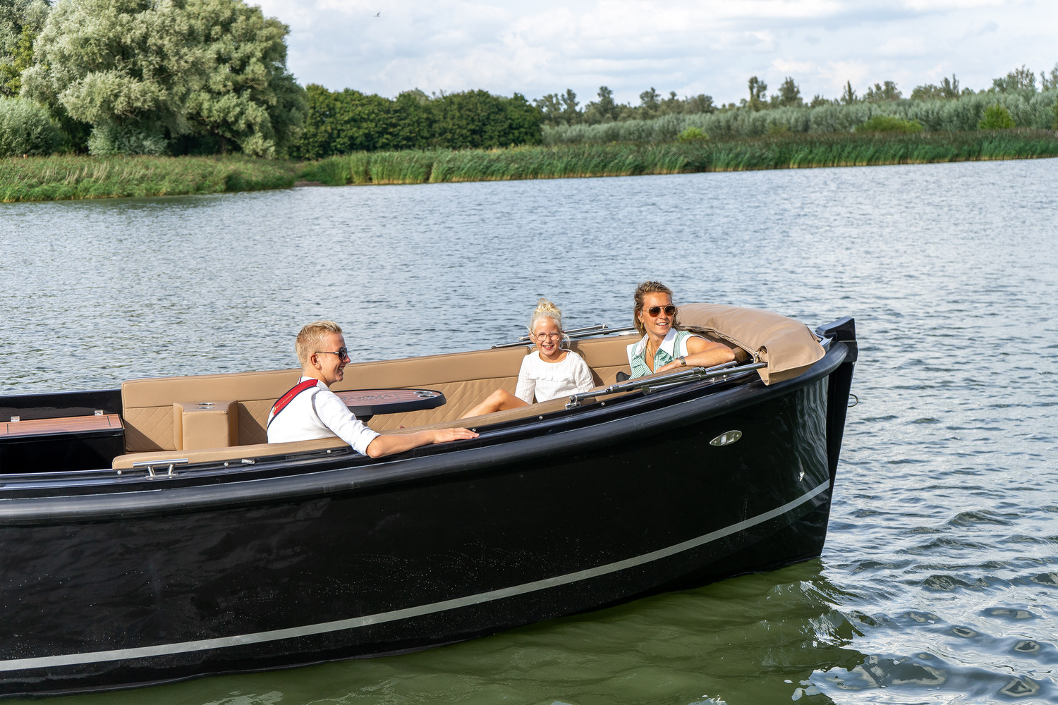 Maxima Boats 650 Flying Lounge