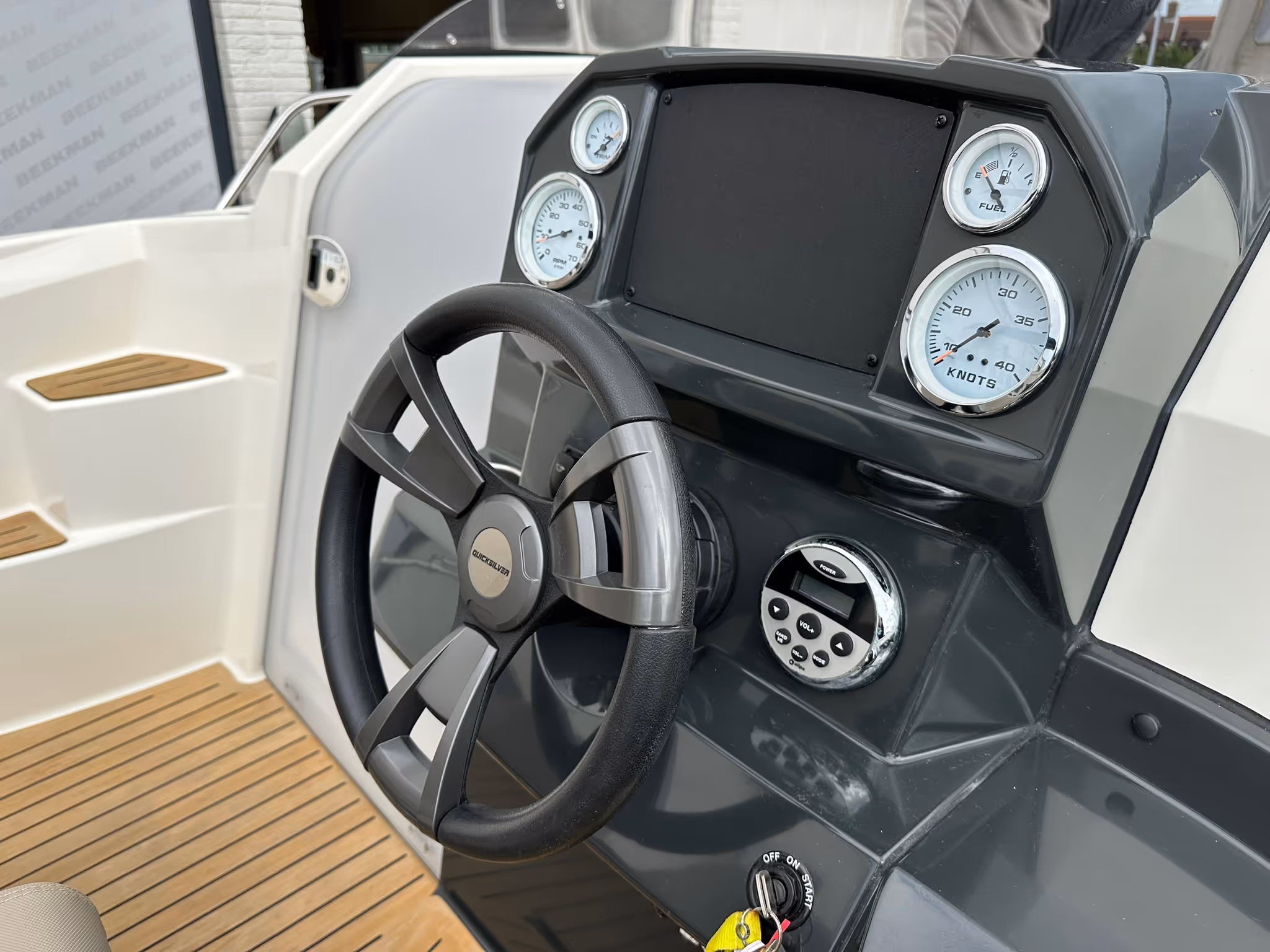 Quicksilver 555 Cabin