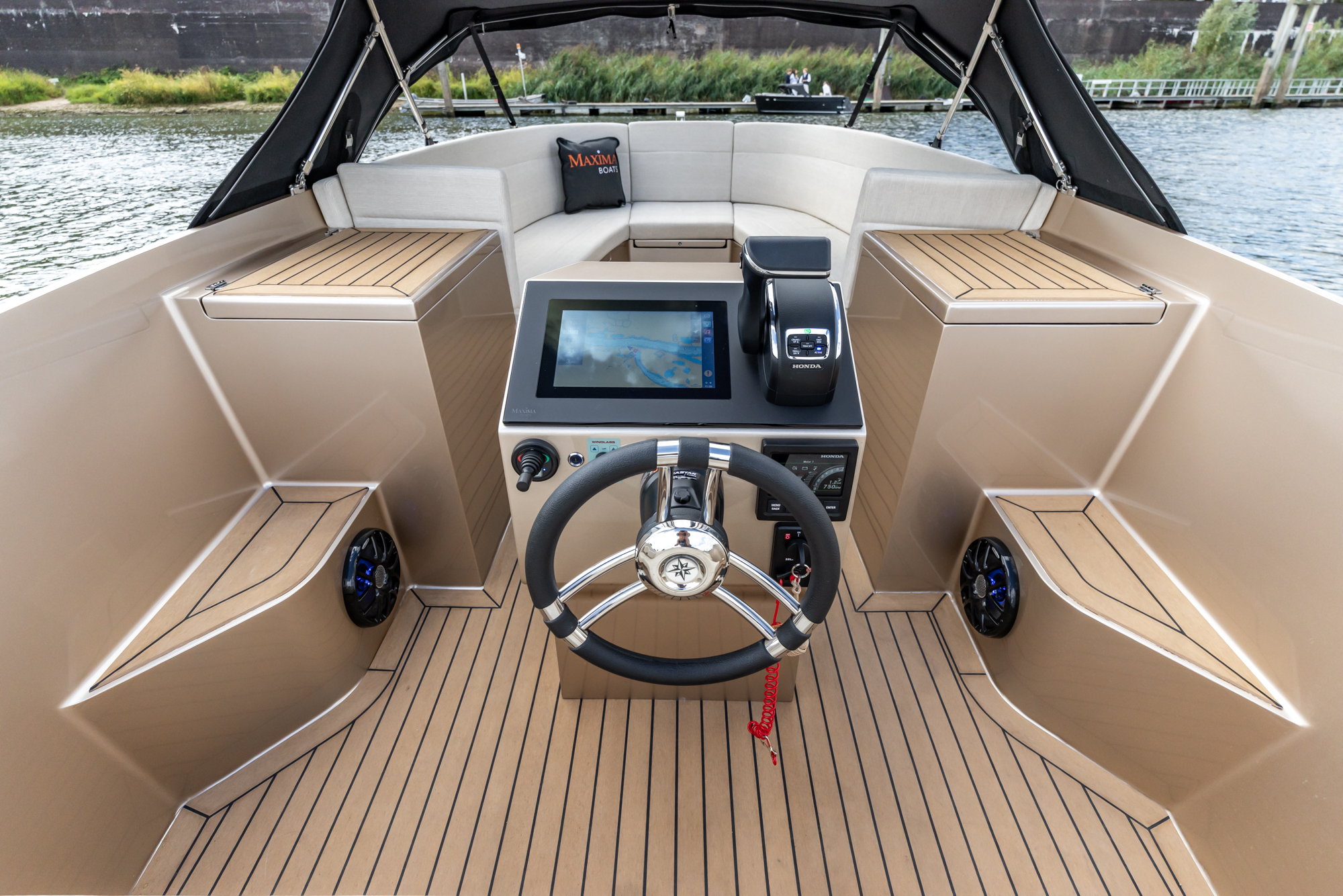 Maxima Boats 580 Sport Lounge