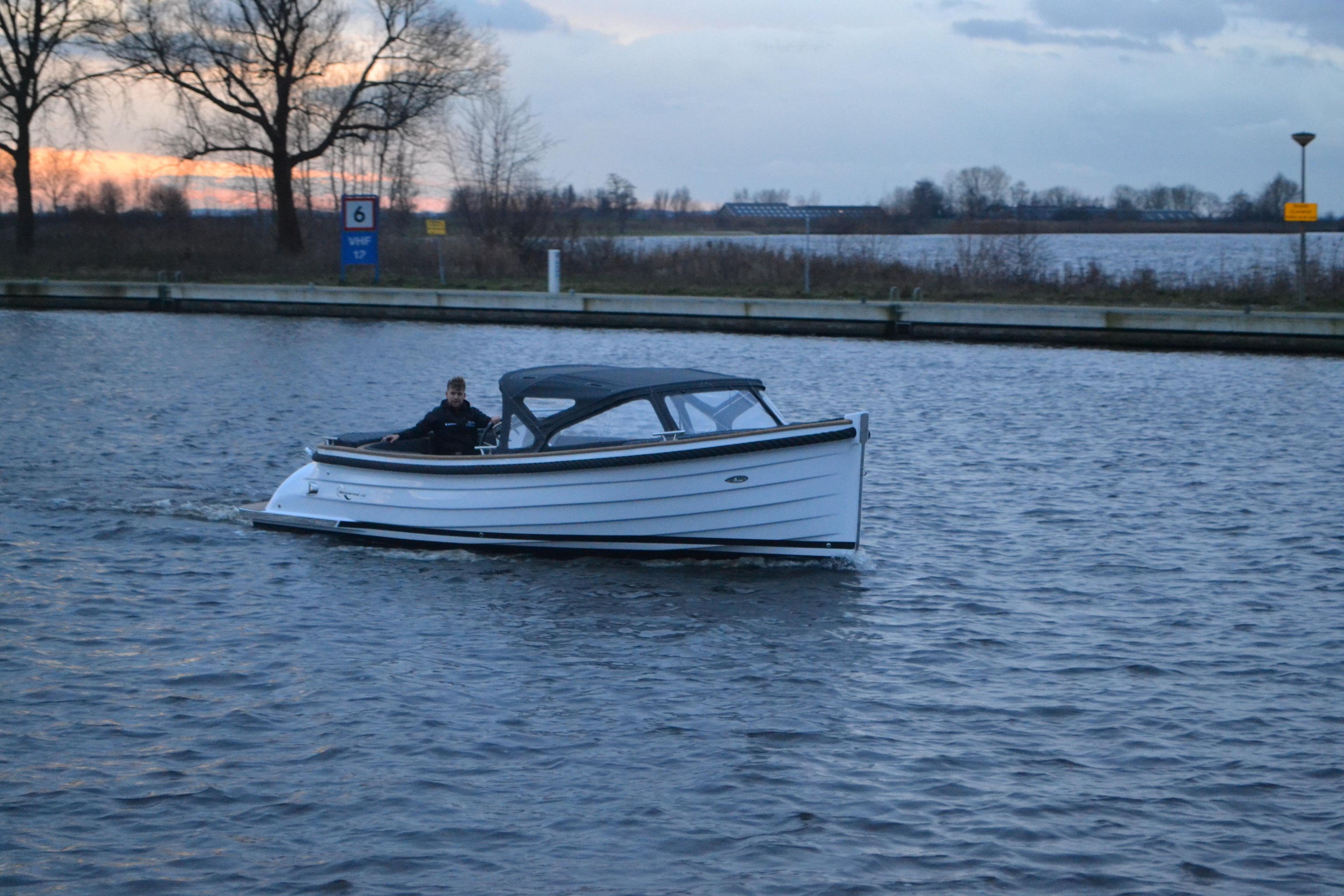 Waterspoor 717Outboard DE GROOTSTE SLOEPENSHOWROOM VAN NEDERLAND
