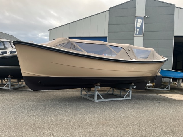 Stil Sloep 9.30   15 Kw Elek. met toilet achter deur