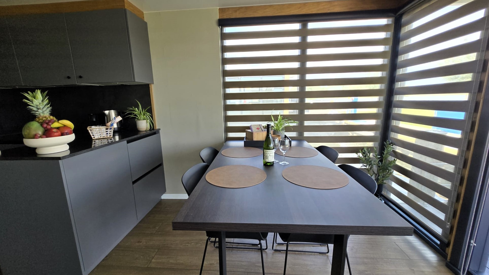 Koopligplaats Sneekermeer Met Apart Te Koop Houseboat 1460 X 500