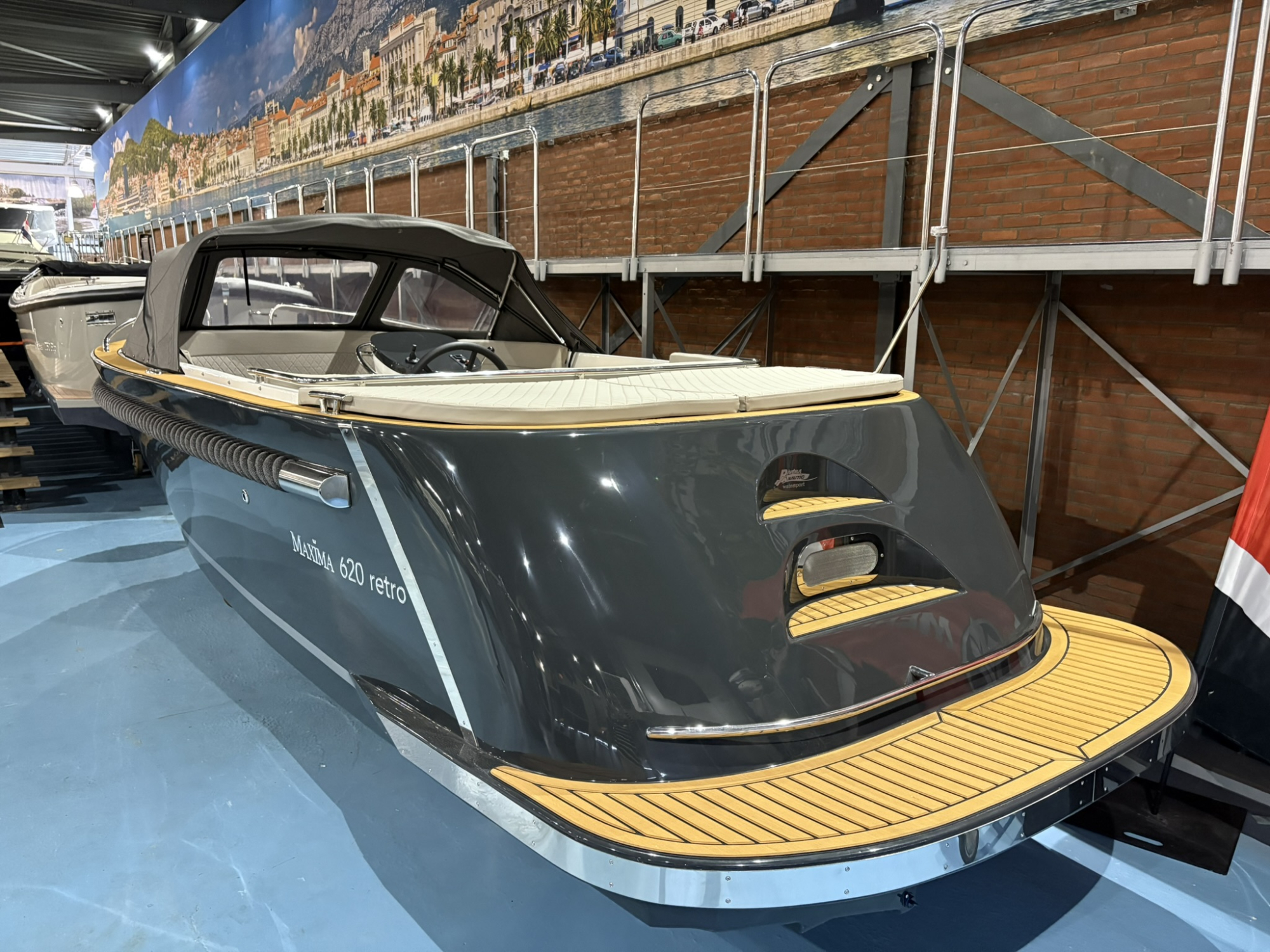 Maxima Boats 620 retro MC in donkergrijs op voorraad!