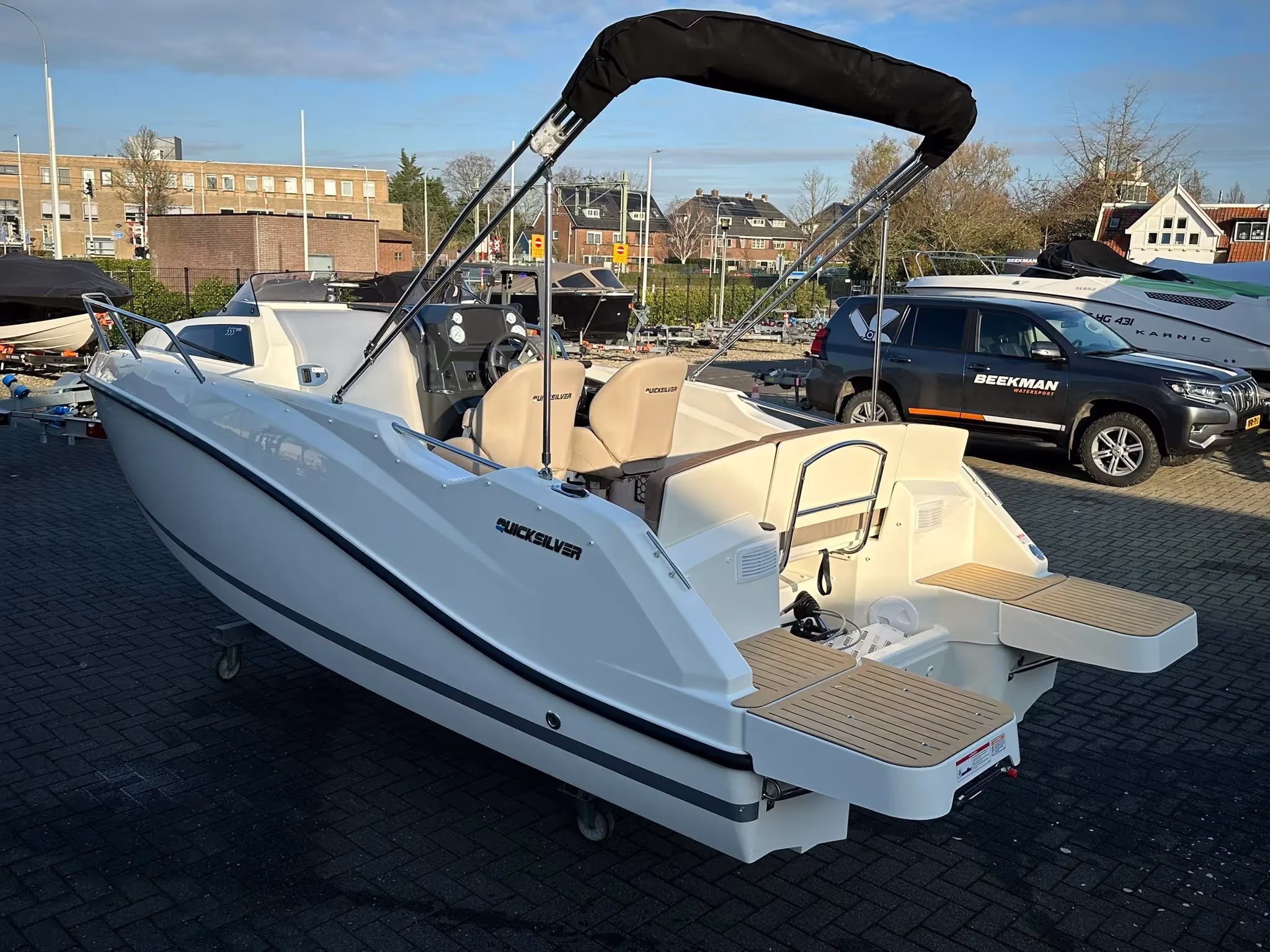 Quicksilver 555 Cabin