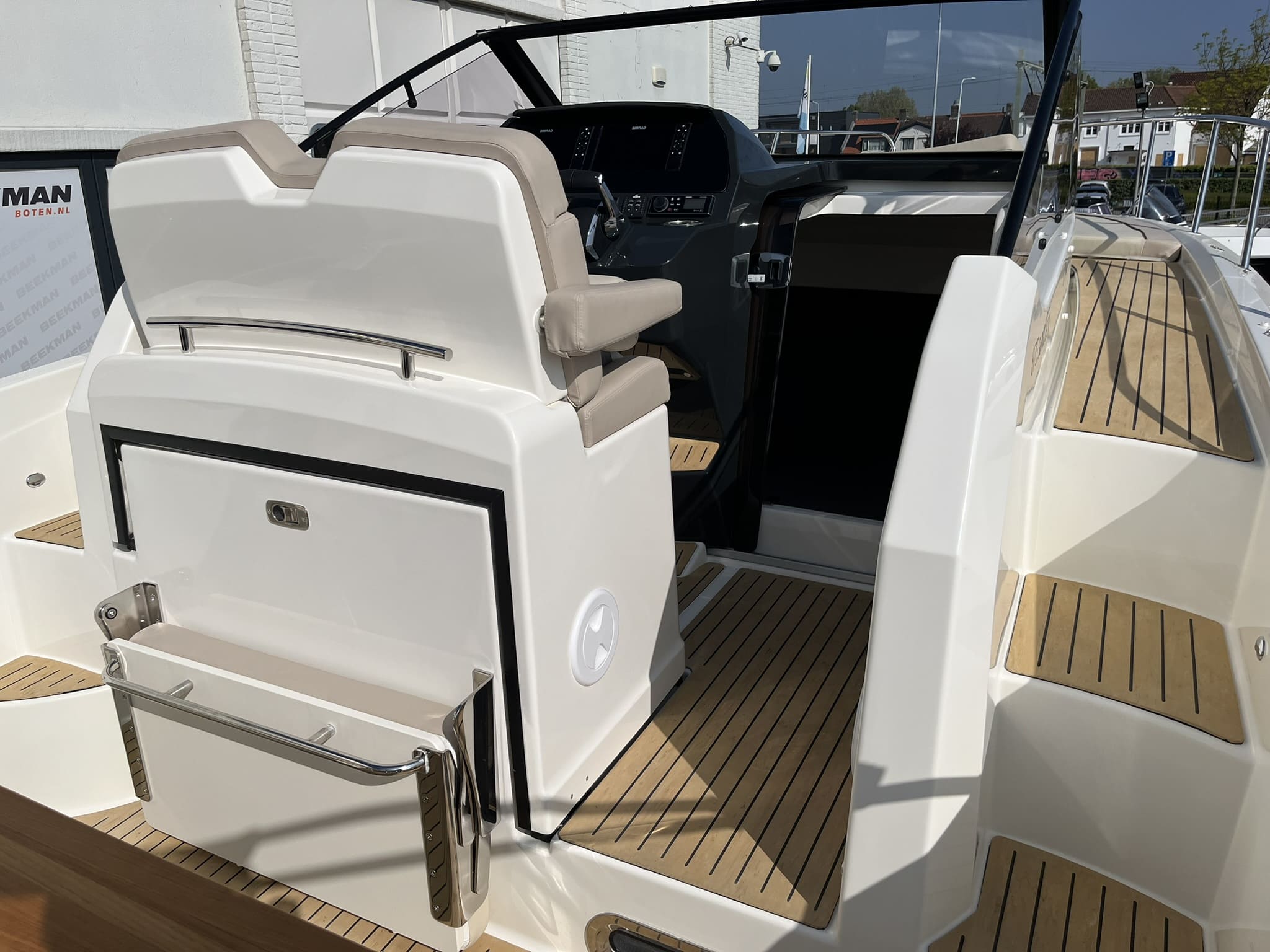 Quicksilver 875 Sundeck