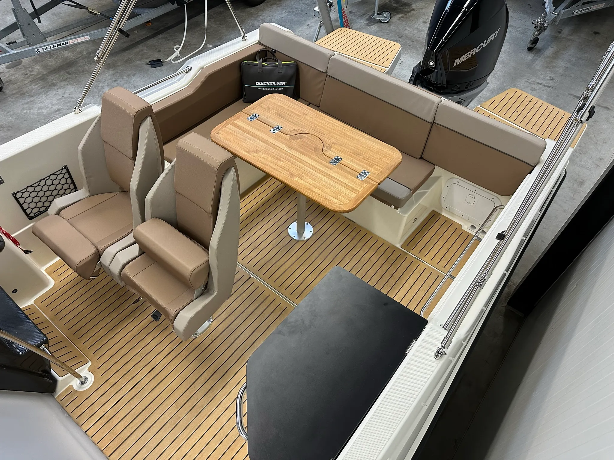 Quicksilver 755 Sundeck