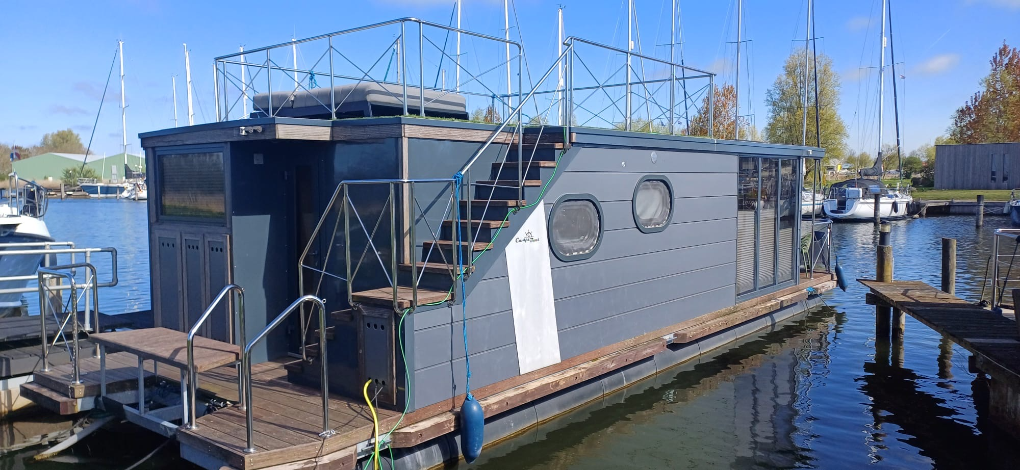 Campi 400 Houseboat Warns, Mooie Ligplaats