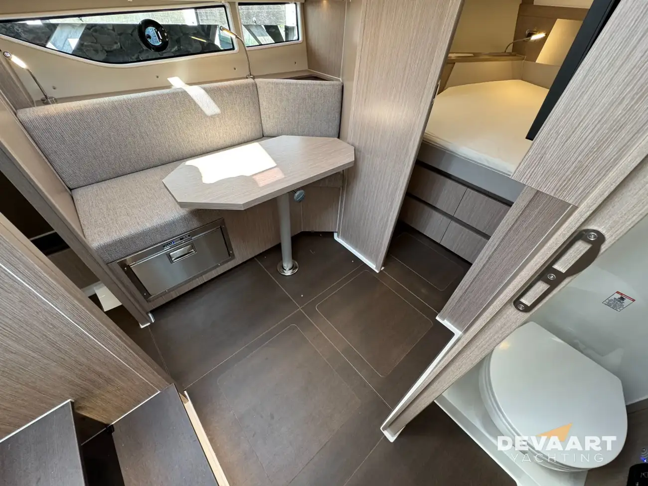 Sealine S335