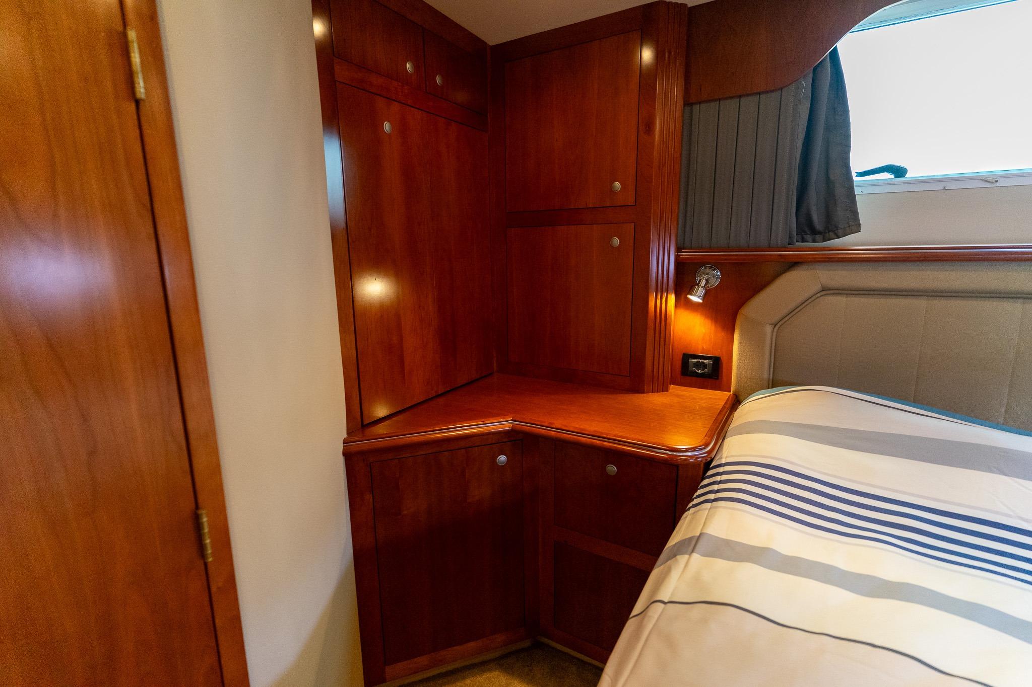 Cruisers Yachts 415 Express Motoryacht