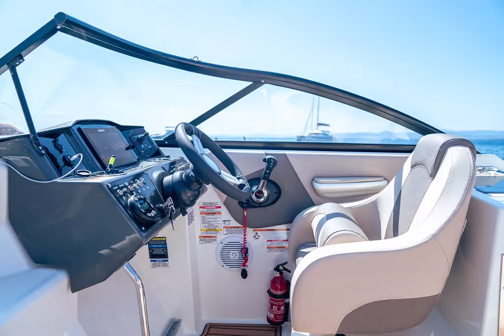 Bayliner VR6 Cuddy